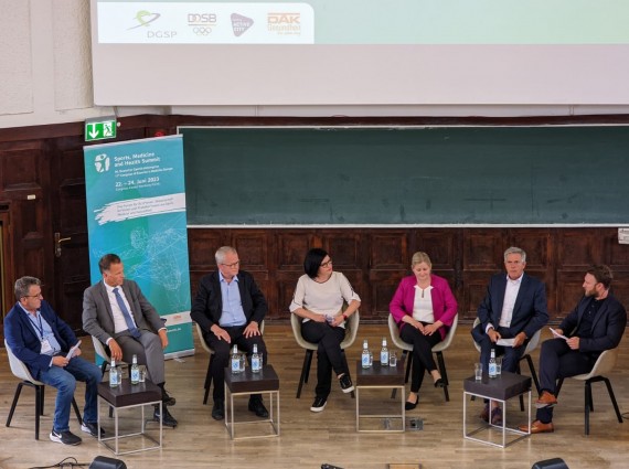 Podiumsdiskussion "Bewegung auf Rezept?!" Podiumsdiskussion "Bewegung auf Rezept"